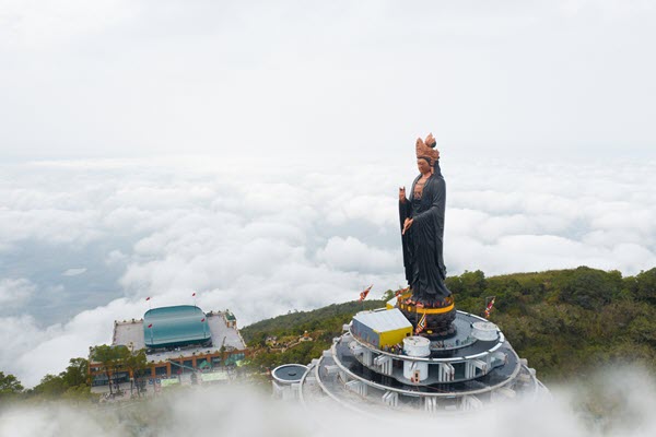 Tượng Phật Bà cao 72 m trên nóc nhà Nam Bộ