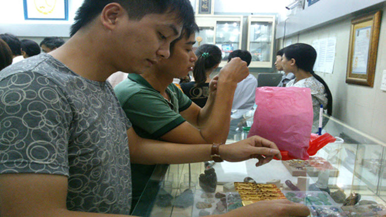 Vàng SJC cậy thế độc quyền gây khó ra sao?