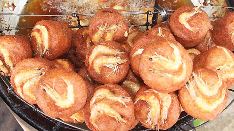 Ẩm thực Khmer qua bánh cống và bún nước lèo Sóc Trăng