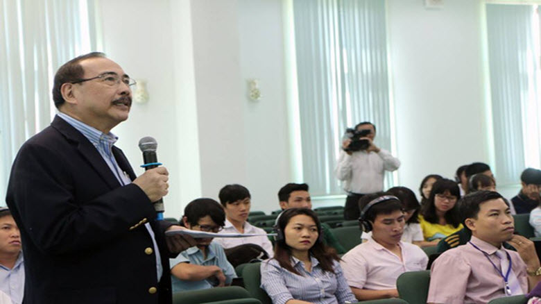 Việt Nam không nên sản xuất gạo thơm cao cấp