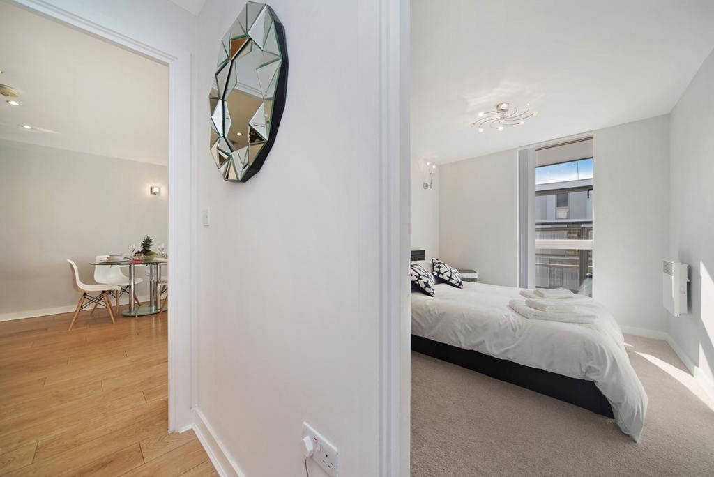 Deluxe Apartment with City Central View