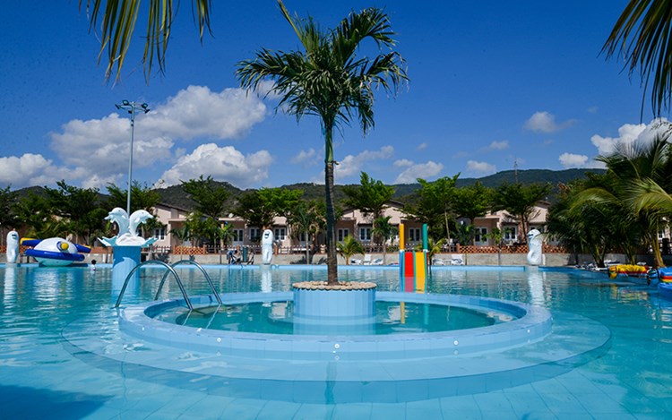 RESORT VĨNH HY  - Sự kết hợp giữa hiện đại và thiên  nhiên hoang sơ.