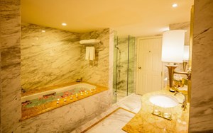 Khách sạn Apricot