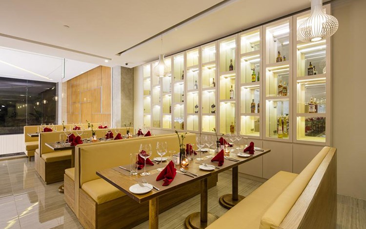 Khách sạn Diamond Bay Nha Trang