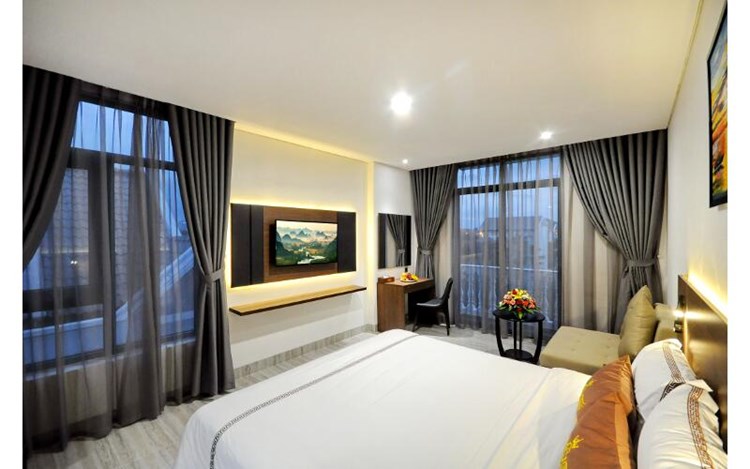 Khách sạn Crown Nguyên Hoàng