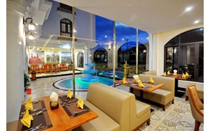 Khách sạn Crown Nguyên Hoàng