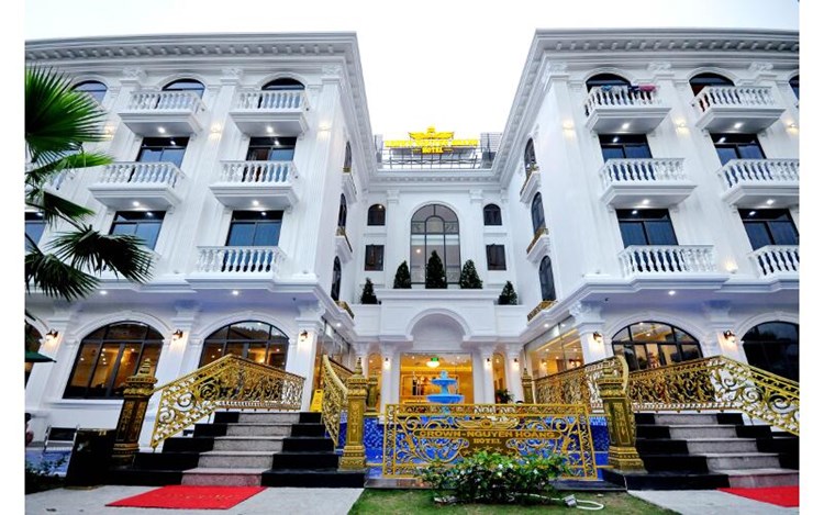Khách sạn Crown Nguyên Hoàng
