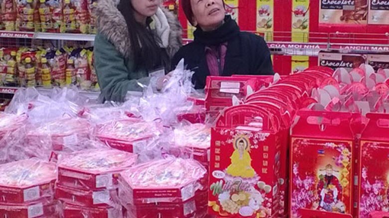 Bánh kẹo nội “so găng” với hàng ngoại