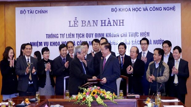  "Cởi trói" thủ tục tài chính cho nghiên cứu khoa học công nghệ