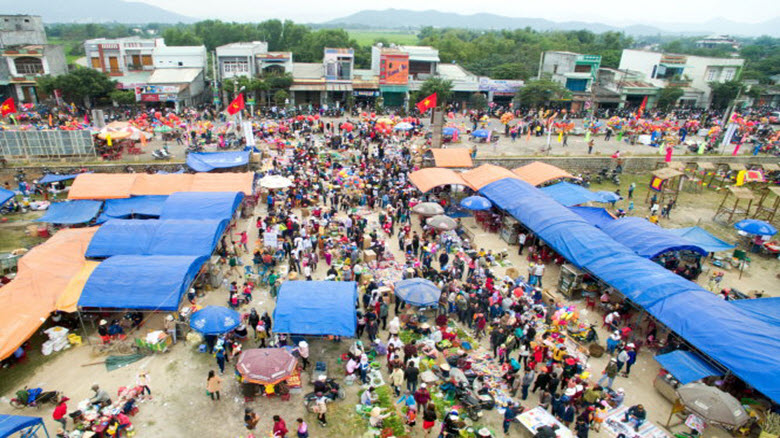 Đi chợ Gò mua bán lộc xuân 