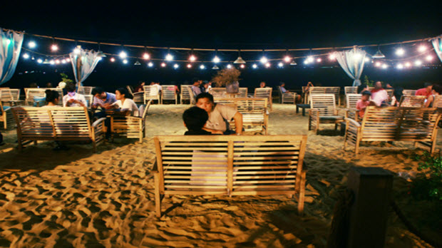 Quán bar lộng gió bên bờ biển Quy Nhơn