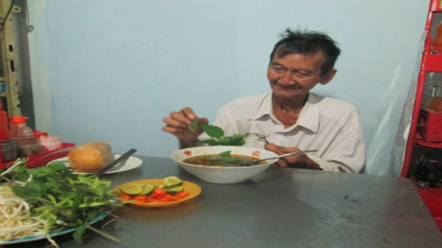 Quán phở giá 15.000 đồng ở Cần Thơ