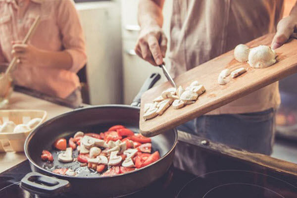 Nielsen: Việt Nam nằm trong Top 3 thị trường có xu hướng ăn tại nhà vì Covid-19