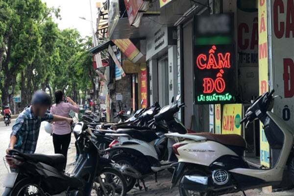 Ai quản lý các chuỗi cầm đồ đang nở rộ, lãi suất trên 100%/năm?