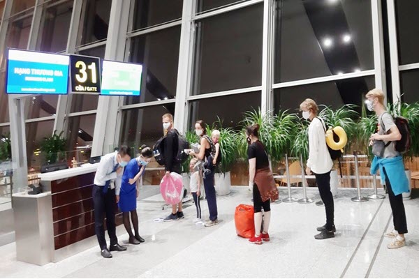 Bamboo Airways đưa công dân Anh và EU hồi hương trên chặng Hà Nội - London