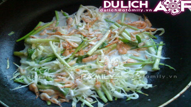 Bánh khoái tép - món ngon của xứ Thanh