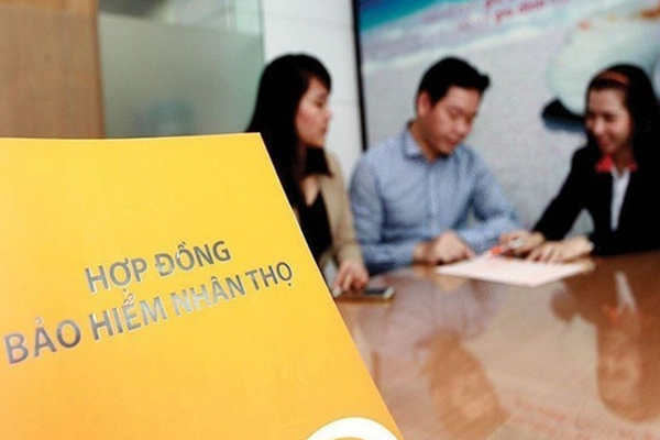 Bảo hiểm nhân thọ khó lấy lại đà tăng trưởng vì lãi suất thấp