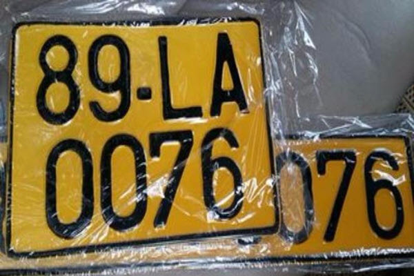Tất cả các xe kinh doanh vận tải phải đeo biển số màu vàng