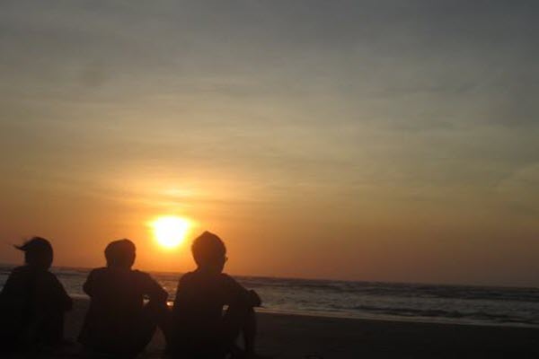 Ngắm bình minh trên biển Cồn Vành