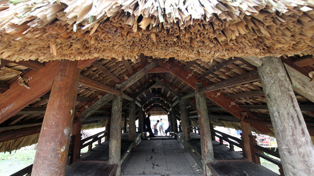  Cầu lợp mái lá độc nhất vô nhị ở Việt Nam