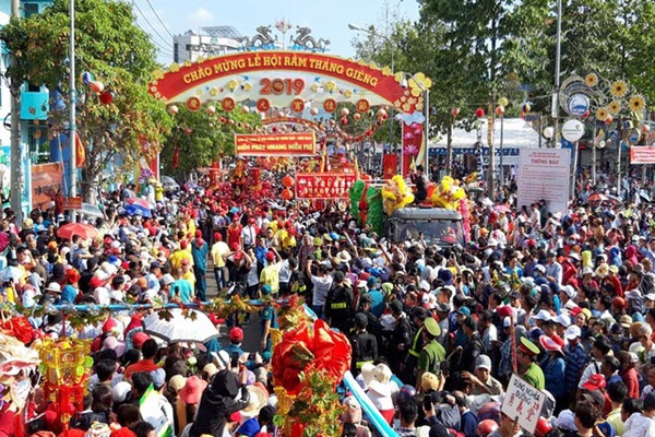 Bình Dương dừng lễ rước kiệu lớn nhất Nam Bộ phòng virus corona