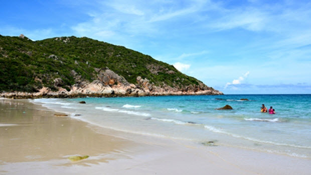 Cuối tuần tụ tập ở đảo tôm hùm Bình Ba