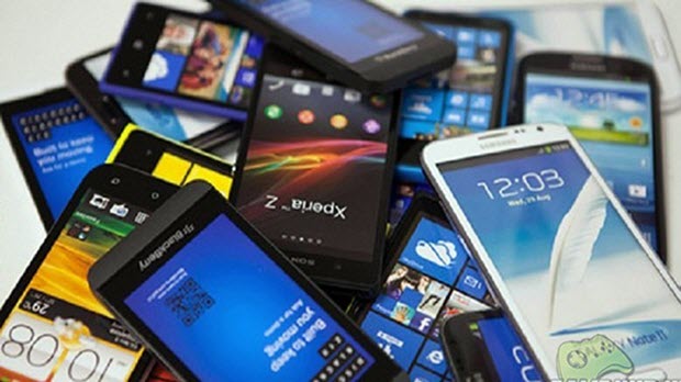 Đại gia bán hàng công nghệ giành giật mảng điện thoại di động