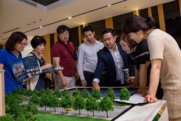 Chậm lương, chia nhỏ lương để trả….nhân sự doanh nghiệp BĐS “nơm nớp lo sợ” mất việc cận Tết