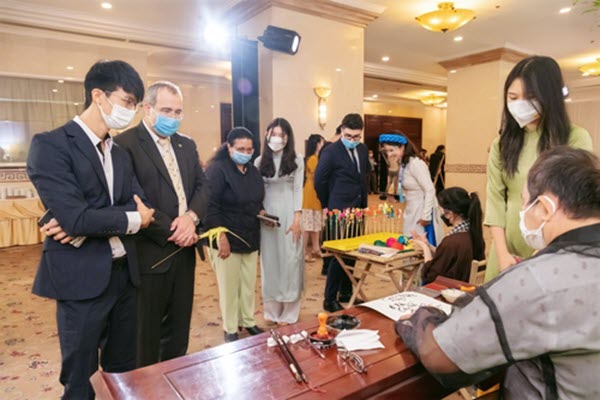 Ba quy định mới với du khách quốc tế đến Việt Nam