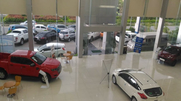 Xe nhập khó về, doanh số ô tô tháng cuối năm ảm đạm