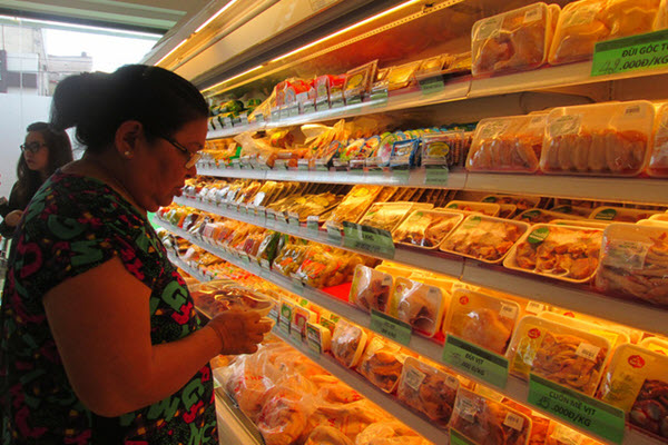 Thịt gà nhập khẩu tăng 150%, giá rẻ như rau