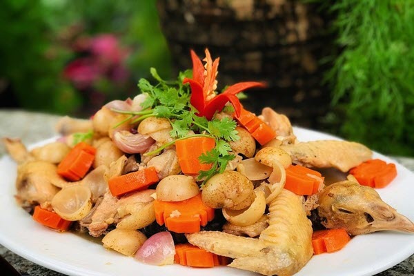 Về Phong Điền thưởng thức đặc sản Gà om dâu