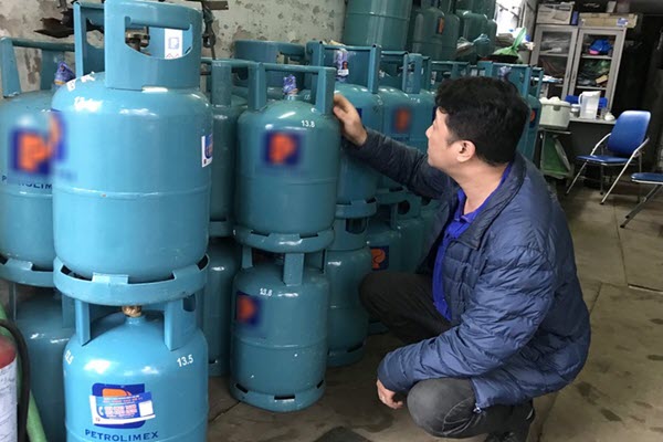 Giá gas tăng, vượt 500.000 đồng/bình: Chủ quán ăn "chết lặng"