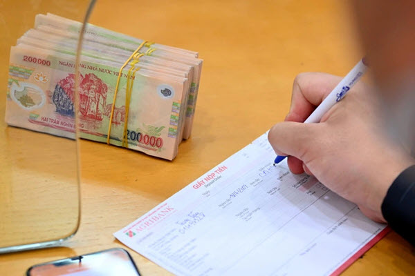 Gửi tiền ngân hàng thì nên chọn kỳ hạn nào để có lợi nhất?