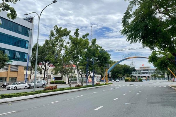 11 tỉnh thành phía Nam yêu cầu người dân không ra đường sau 18h