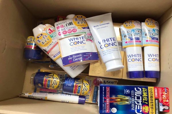 Dân buôn ồ ạt xả, thanh lý hàng xách tay giá siêu rẻ trước lệnh xử phạt mới