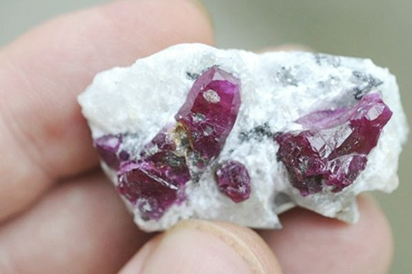 Xuất khẩu đá quý, Việt Nam thu về gần 2 tỷ đôla