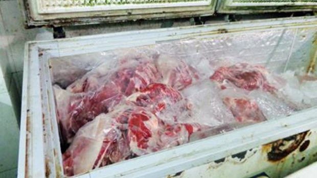 Biến thịt trâu đông lạnh thành thịt bò bằng... tiết lợn?