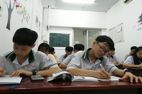 TPHCM: 30.000 học sinh “rớt” lớp 10 công lập, vẫn... tha hồ chỗ học