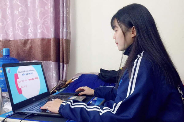 Đại học Kinh tế chuyển sang học online