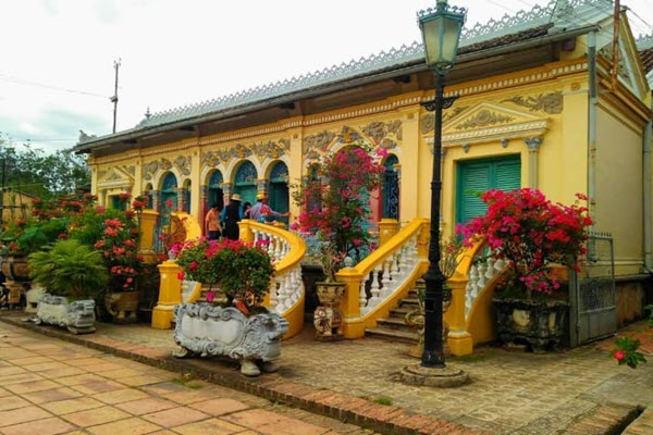 Tham quan nhà cổ Bình Thủy nổi tiếng ở Cần Thơ