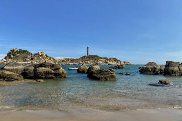 Đến Kê Gà ngắm hải đăng hoàng hôn và …."đi bộ" trên biển