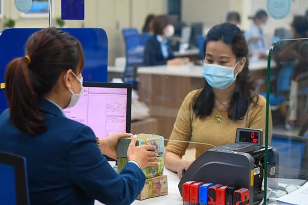 Yêu cầu ngân hàng xử lý nhân viên ép khách vay vốn mua bảo hiểm