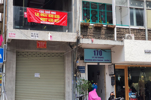 Giá mặt bằng bán lẻ lao dốc, nhà đầu tư cho thuê 'ngồi trên đống lửa' vì COVID-19