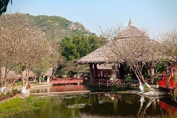 Ngỡ ngàng nhiều cảnh đẹp như cõi tiên trên "nóc nhà miền Tây"