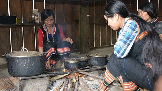  Ở nơi phụ nữ "thỏa thích" bắt trai trẻ làm... chồng