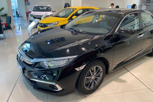 Cắt ưu đãi, ô tô lại ế ẩm