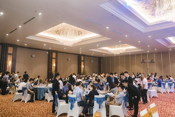 Bất thường việc một loạt doanh nghiệp địa ốc ồ ạt tuyển nhân viên