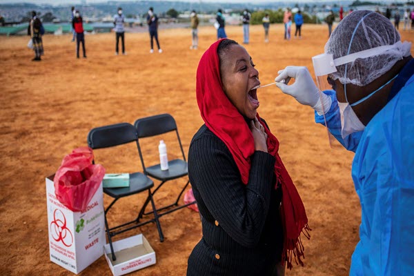 Việt Nam cần làm gì để đối phó với biến thể Omicron?