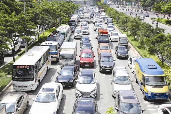 Mỗi ngày có thêm 1.300 ô tô mới lăn bánh trong tháng 4